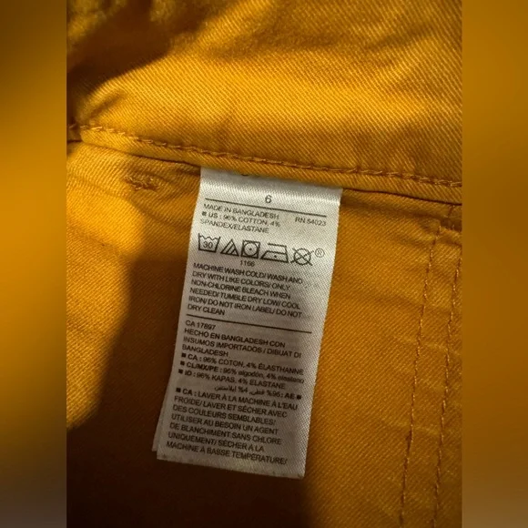 Old Navy Pixie Pants - Picture 3 of 6